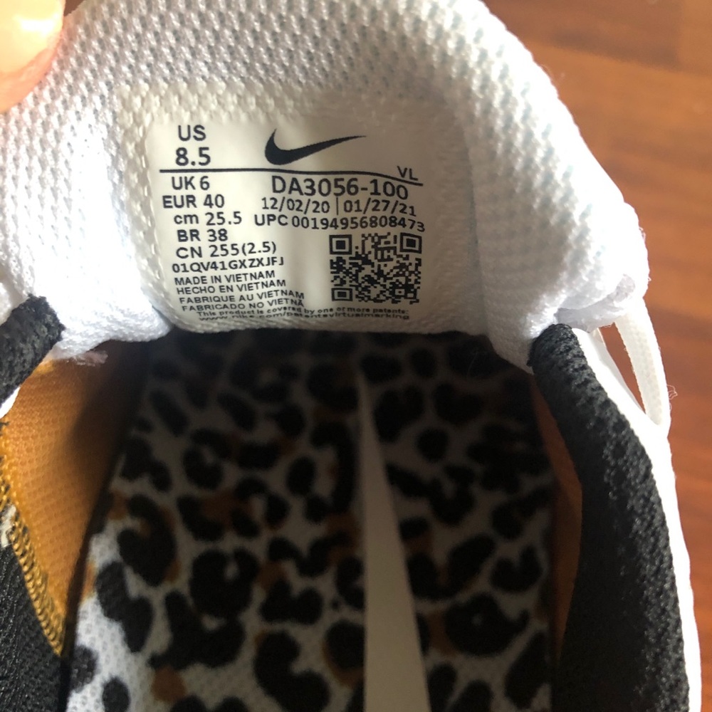 Size 8.5 Nike tennis shoes. White and cream color. - Picture 3 of 3